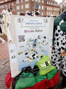 Plakat vom Arbeitskreis "Anders Sehen" und den blinden Kühen